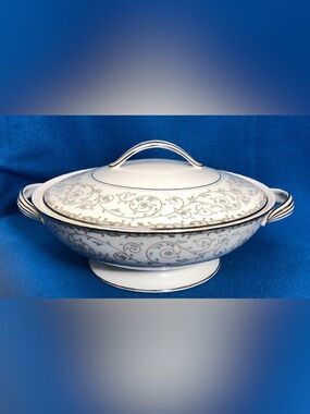 VTG Noritake Oxford (pattern 5767) Round Cover Dish with Handles Platinum Trim